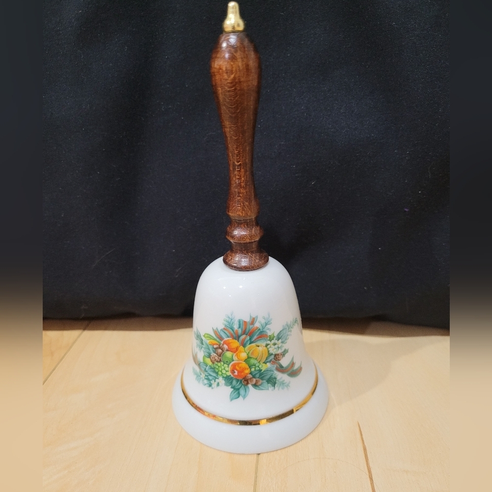 Vintage Avon "Christmas 1985" Decorative Bell